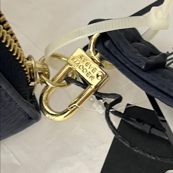 Steve Madden Blue Wallet Sleek Textured Design - Picture 6 of 8